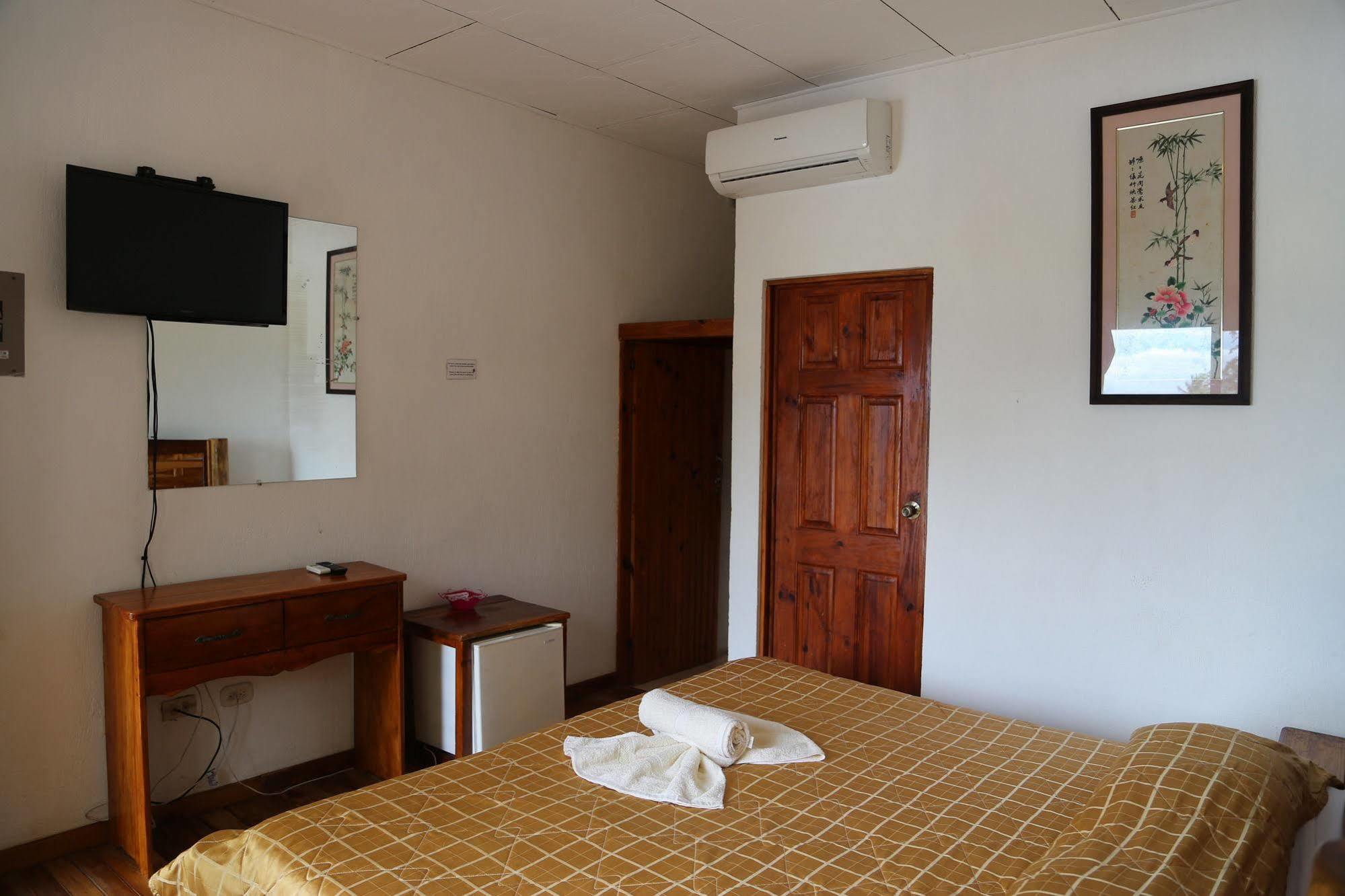 Hotel Coco Beach Manuel Antonio Exterior photo