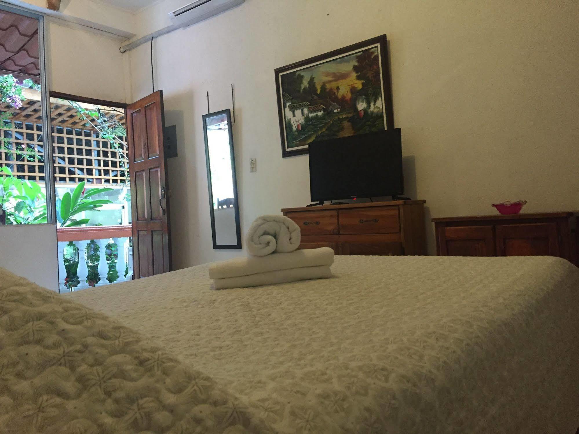 Hotel Coco Beach Manuel Antonio Exterior photo